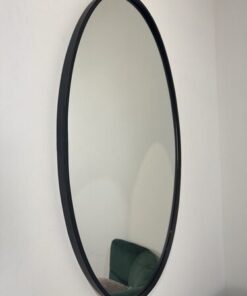 Alternative view of מראה אובלית במסגרת מתכת שחורה 65/120 ס"מ